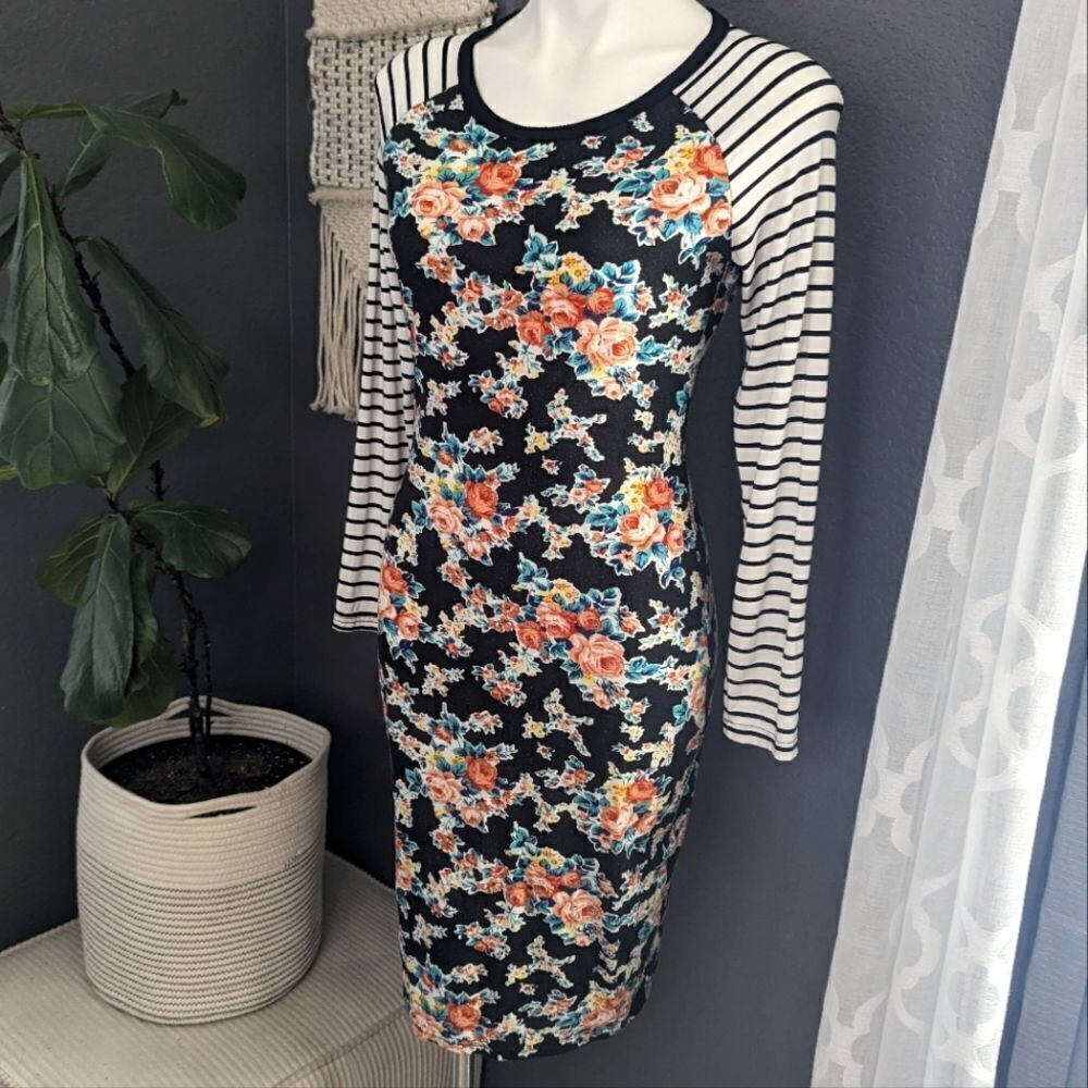 Brickyard Buffalo Floral T-shirt Dress Long Sleeve